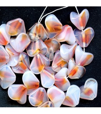 VINTAGE OPALESCENT CORAL FLOWER BEADS