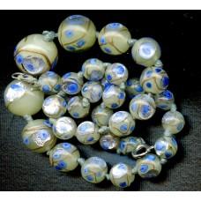 VINTAGE NECK WITH FLOWERS AND FOIL