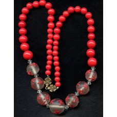 VINTAGE RED NECKLACE WITH FROSTED BEADS