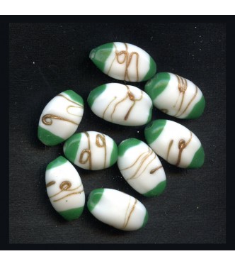 VINTAGE JAPAN WHITE AND GREEN BEADS