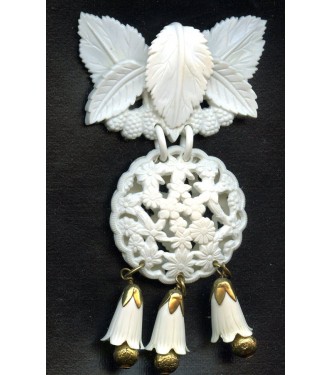 VINTAGE WHITE FUN LUCITE BROOCH