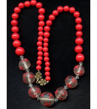 VINTAGE RED NECKLACE WITH FROSTED BEADS