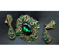MAGNIFICENT VINTAGE EMERALD CZECH BROOCH AND EARRINGS