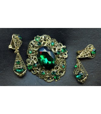 MAGNIFICENT VINTAGE EMERALD CZECH BROOCH AND EARRINGS