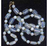 VINTAGE OPALESCENT NECKLACE